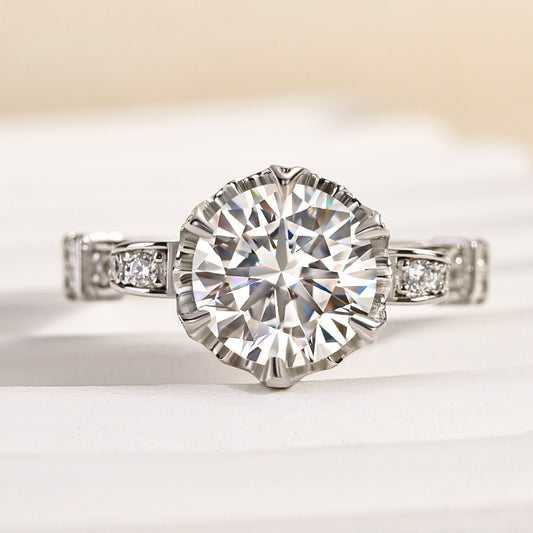 Beautiful 2.0 Carat Round Cut Vintage Ring