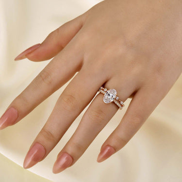 Attractive Oval Cut Wedding Ring Set