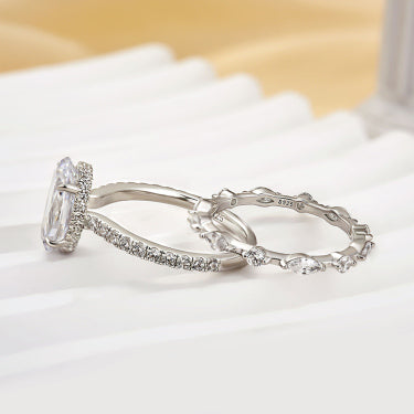 Attractive Oval Cut Wedding Ring Set