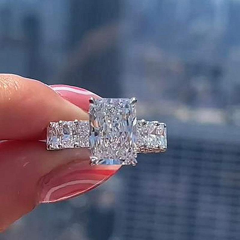 Gorgeous Radiant Cut Engagement Ring