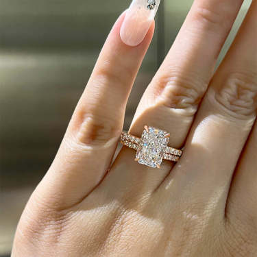 Gorgeous 3.5 Carat Radiant Cut  Ring Set